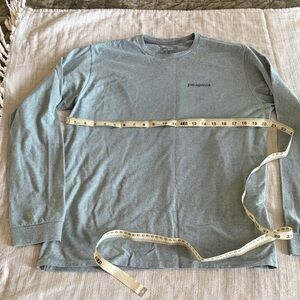 Patagonia Men’s Long-Sleeve Crew Tee — Heathered Light Blue